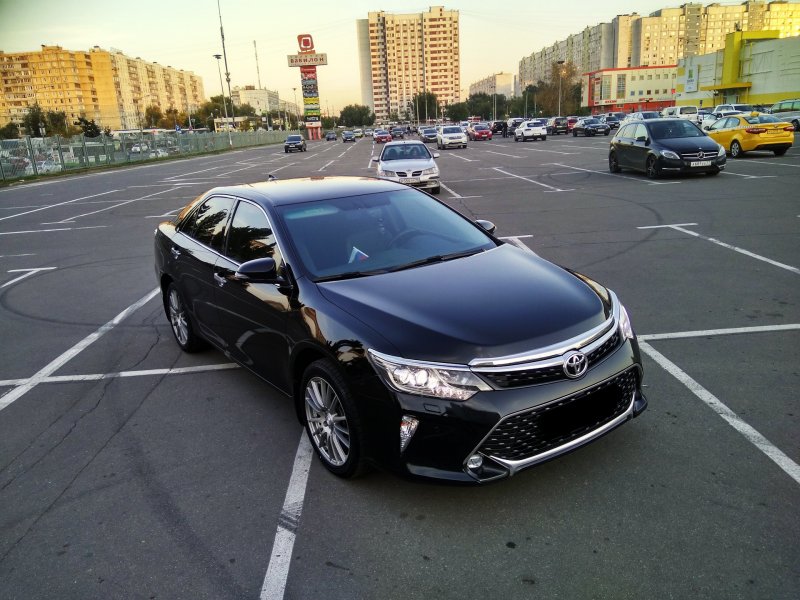 Toyota Camry 55 белая