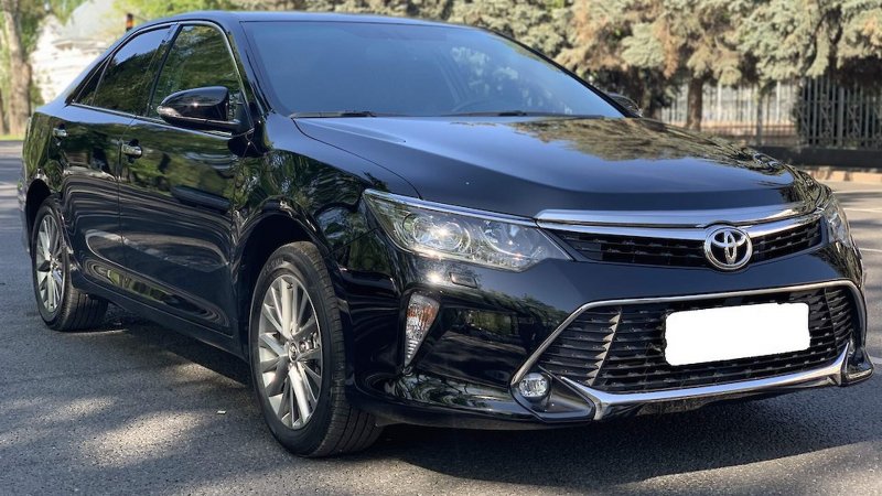 Toyota Camry 2017 черная
