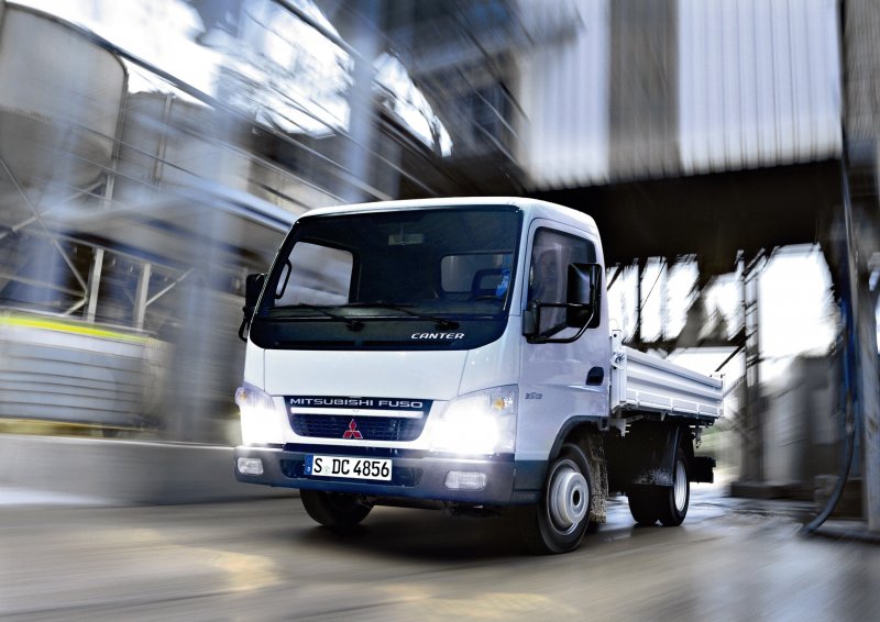 Грузовик Mitsubishi Fuso Canter