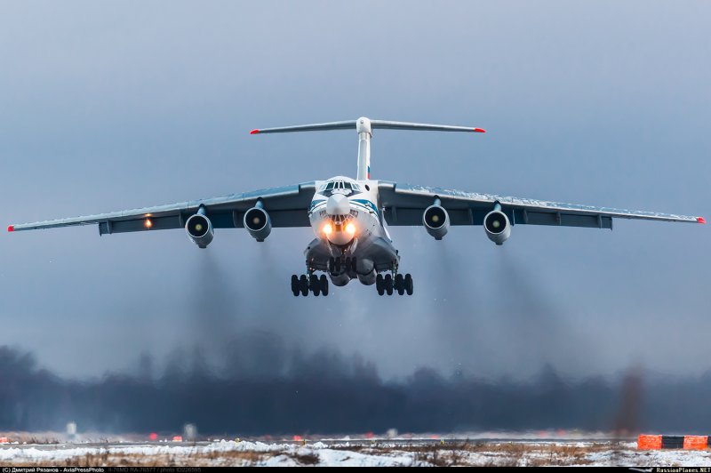 Грузовой самолет ил-76