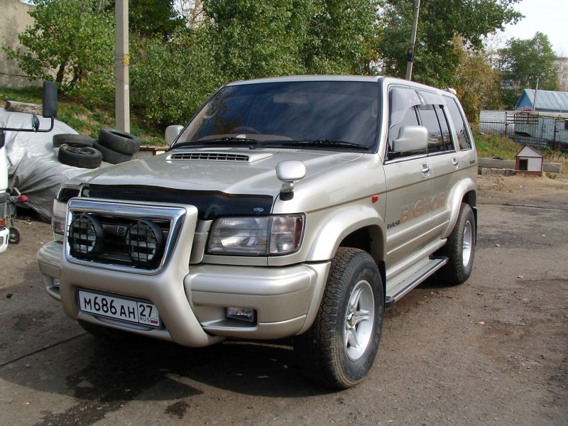 Isuzu Bighorn 2000