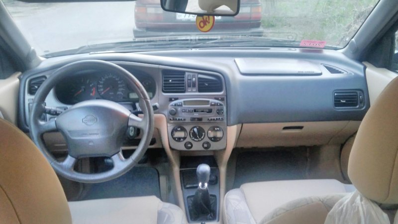 Nissan primera, 2000 год салон