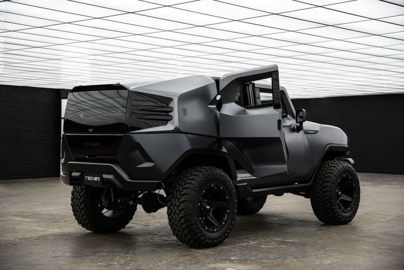 Внедорожник танк Rezvani
