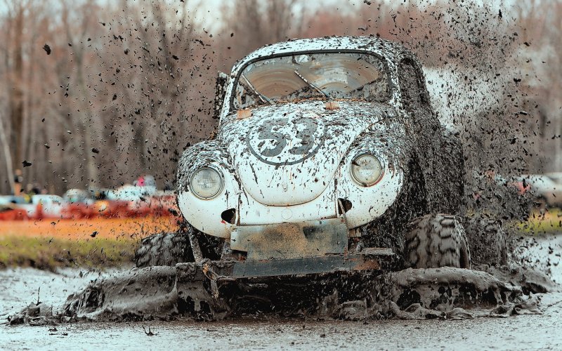Машина вся в грязи