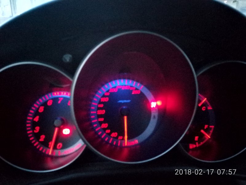 Mazda 3 BK панель приборов