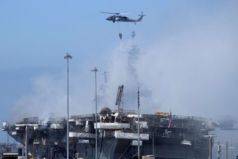 Пожар в ВМС США USS Bonhomme Richard