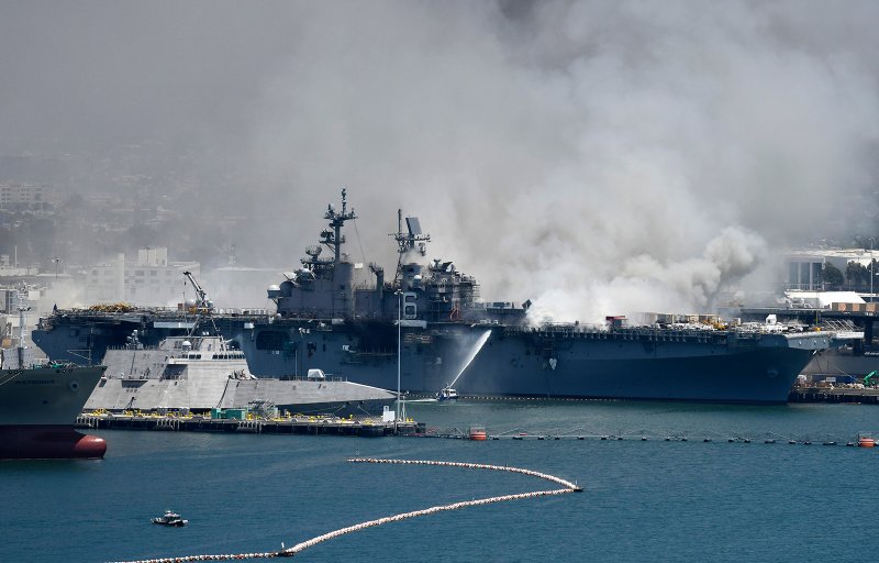 Десантный корабль ВМС США Bonhomme Richard