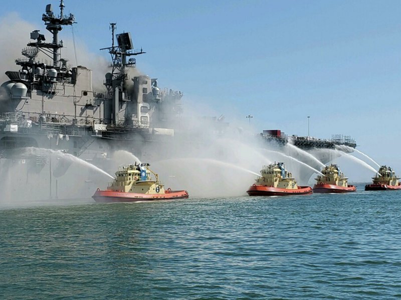 Корабль ВМС США Bonhomme Richard