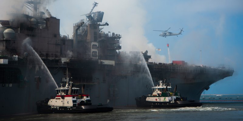 USS Bonhomme Richard пожар