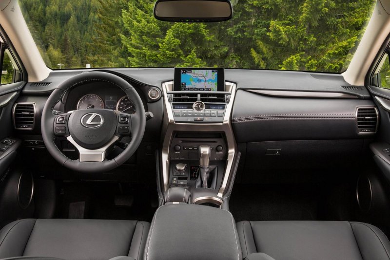Lexus NX 200t салон