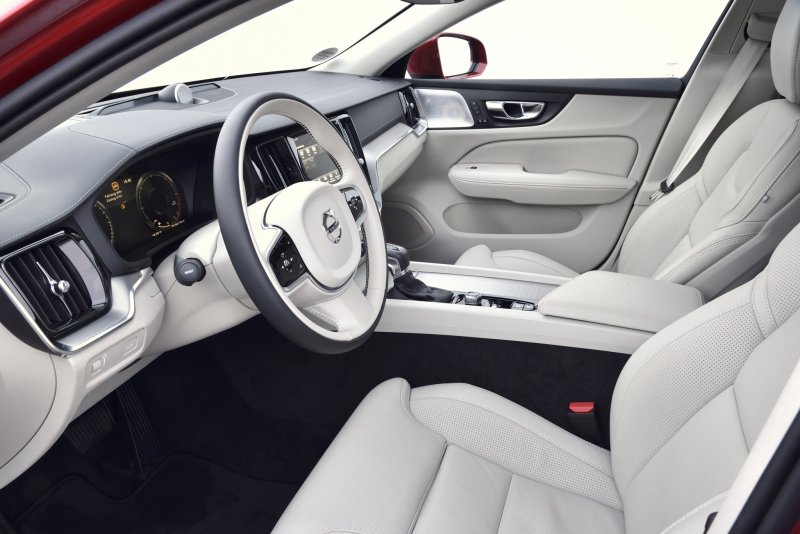Volvo v60 салон