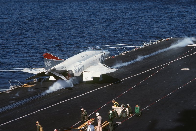 F-4 Phantom на авианосце