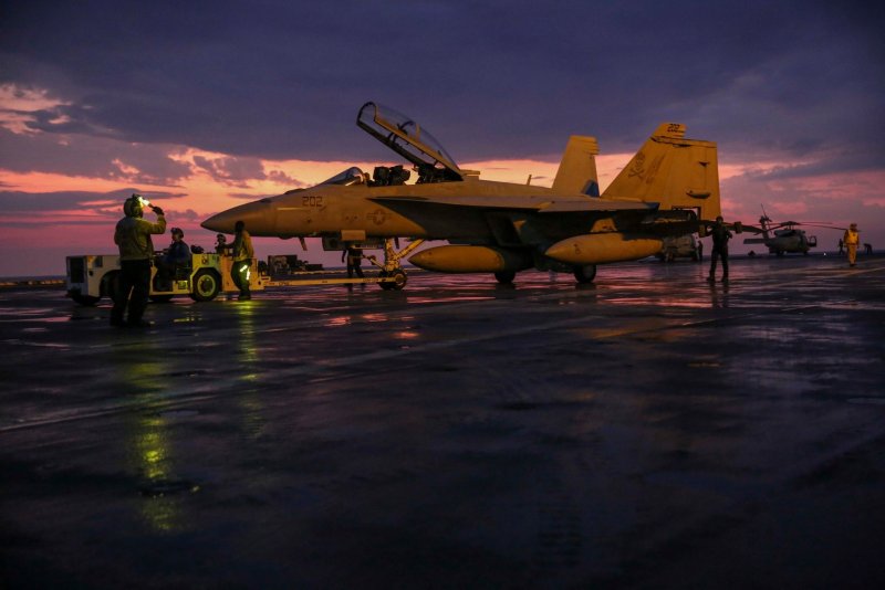 F-18 super Hornet на авианосце