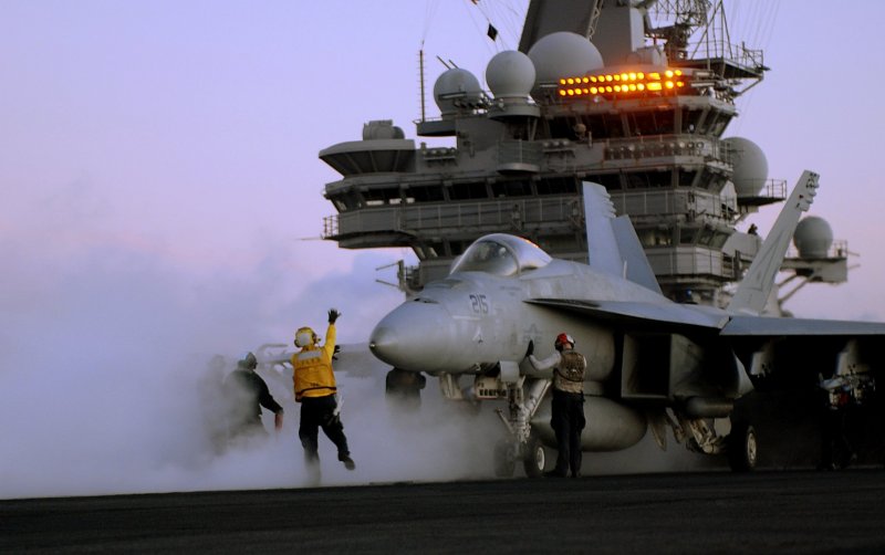 F-18 super Hornet на авианосце