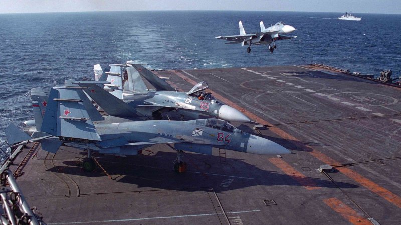 Су-33 палубный истребитель