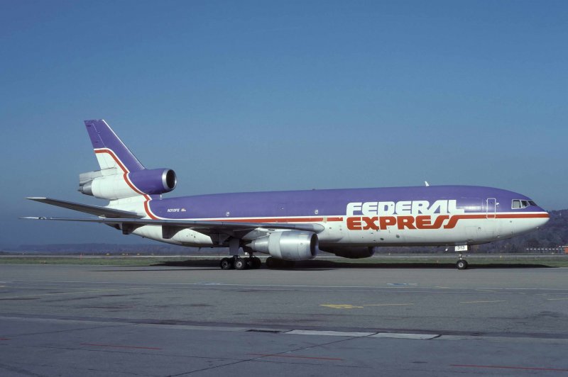 Самолет MCDONNELL Douglas DC-10