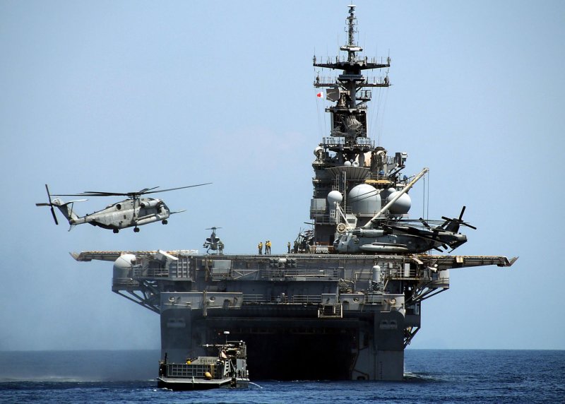 USS «Эссекс» (LHD-2)