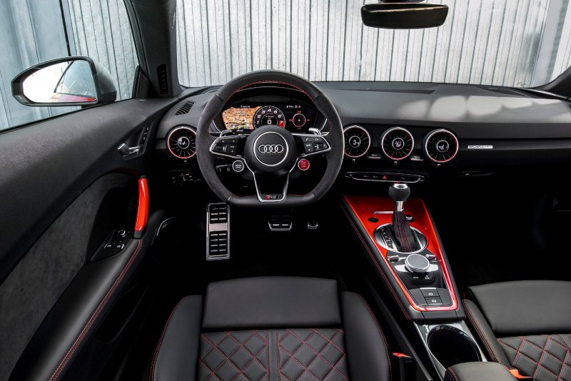 Audi TT RS 2020 салон