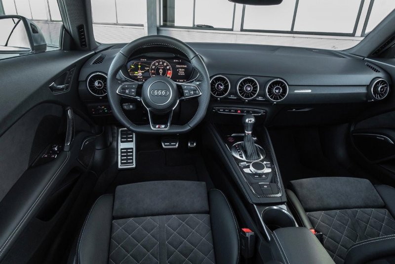 Audi TTS салон