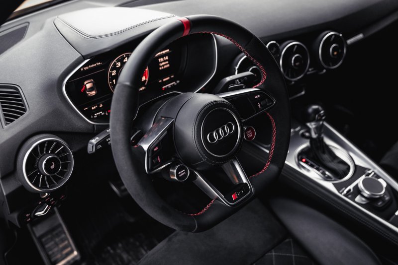 Audi TT RS салон