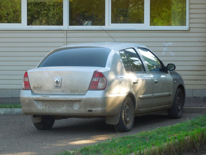 Рено Симбол 2007 сзади