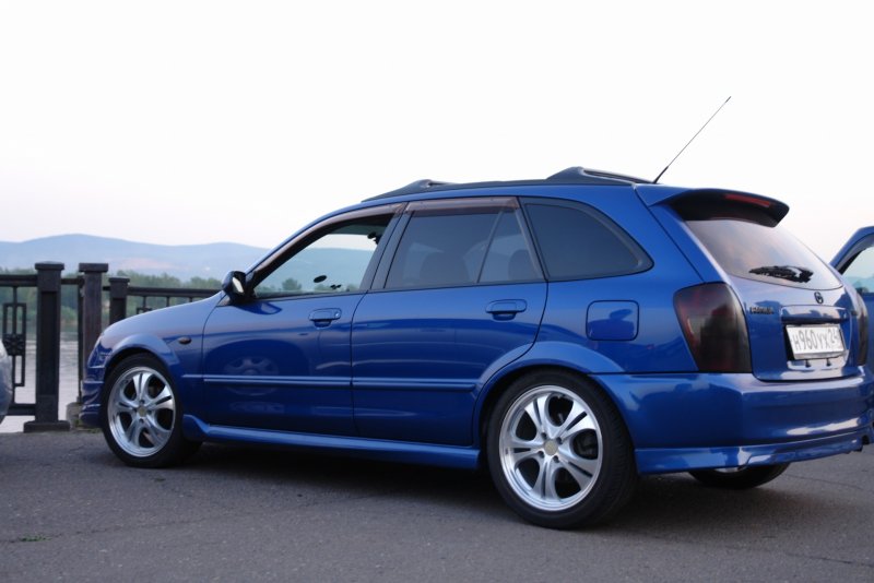 Mazda familia s-Wagon 2000