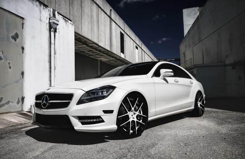 Белый мерс w2223