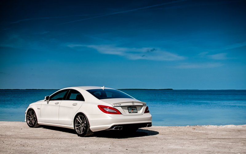 Mercedes-Benz cls63 белый