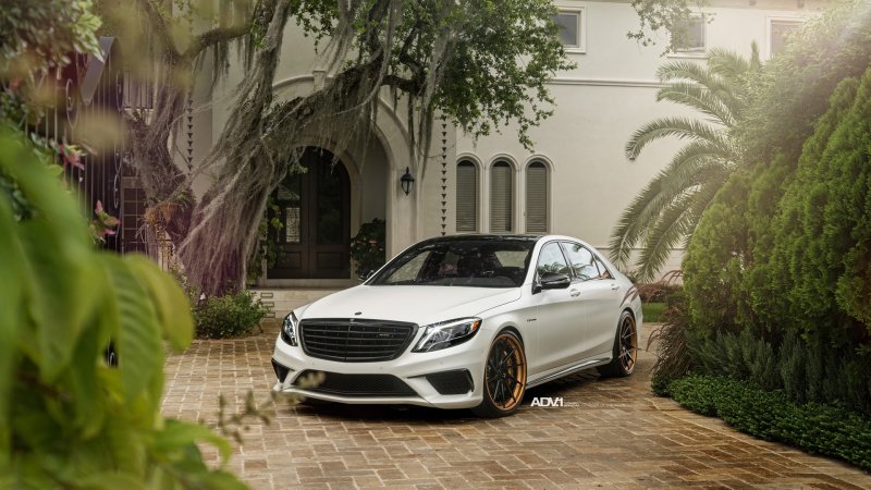Mercedes s class s63 White AMG