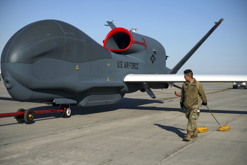 RQ 4b Global Hawk модель