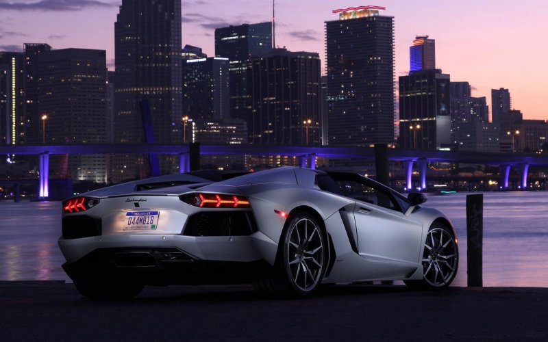 Lamborghini Aventador Roadster Night