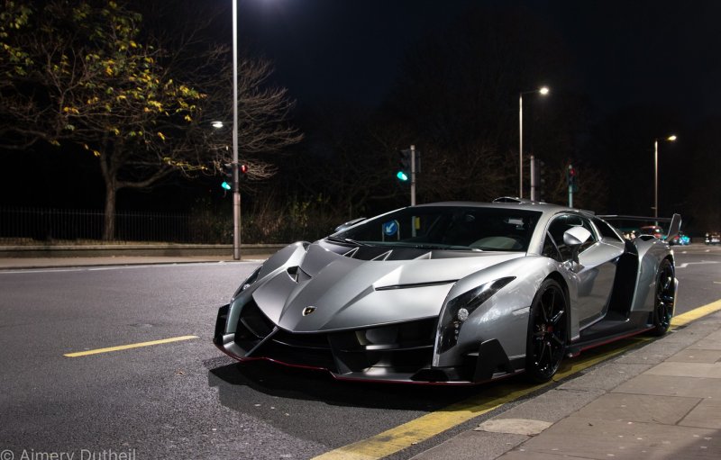Lamborghini Veneno в городе