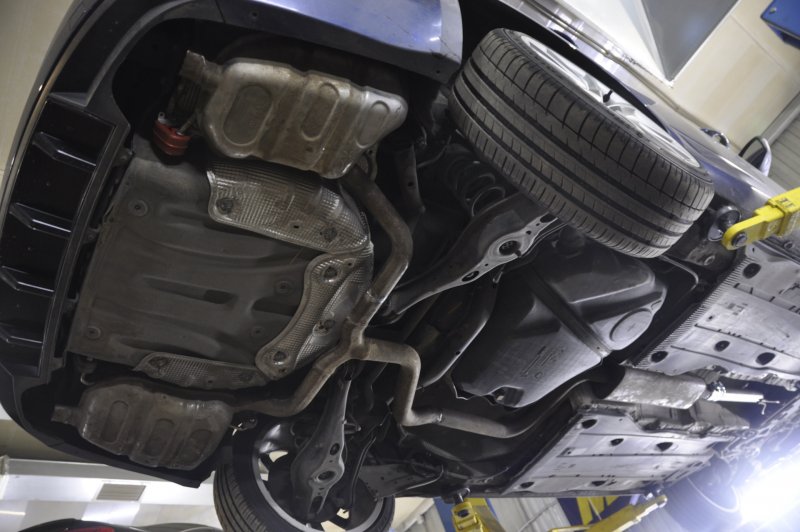 Škoda Octavia a7 1.8 TSI снизу