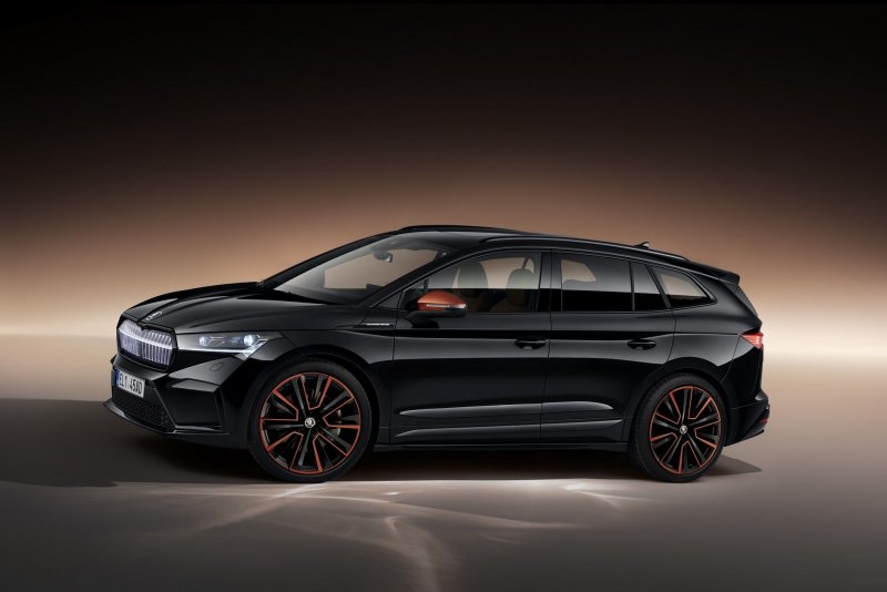 ENYAQ Skoda поднят