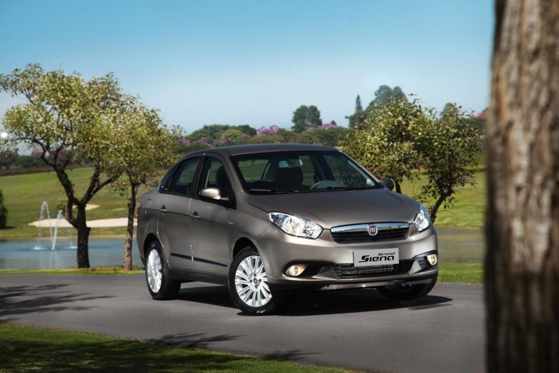 Fiat Siena 12