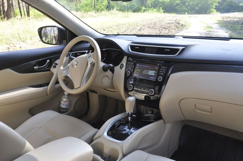 Nissan x-Trail белый салон
