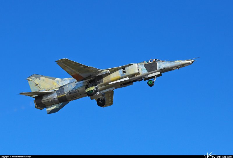 Миг-27 сверхзвуковой самолёт
