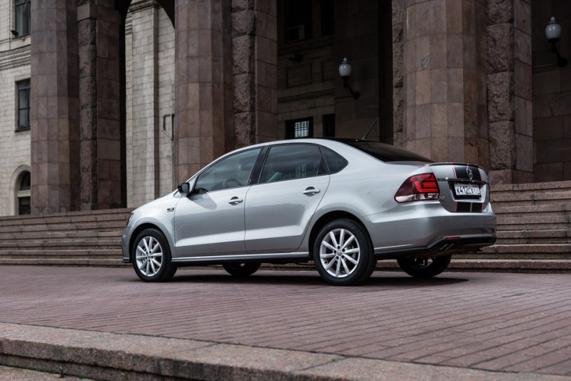 Машина Volkswagen Touareg с круглой фарой 093