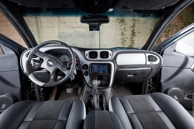 Панель салона Chevrolet Niva 2004