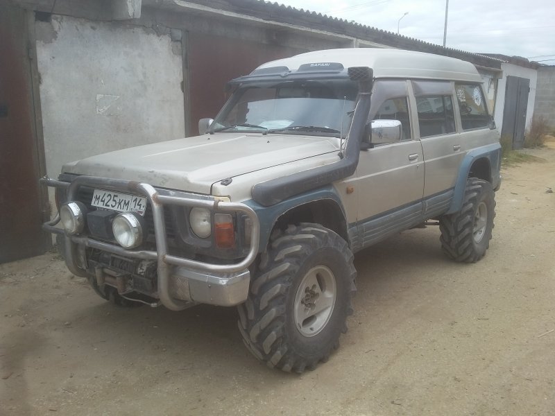 Ниссан сафари 60