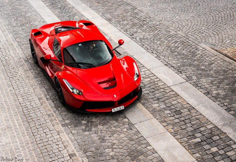 Машина Ferrari LAFERRARI
