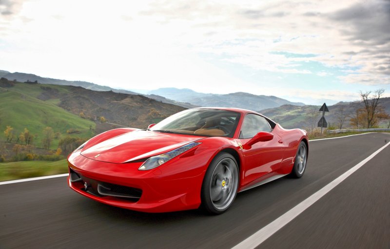 Ferrari 458 Italia красная