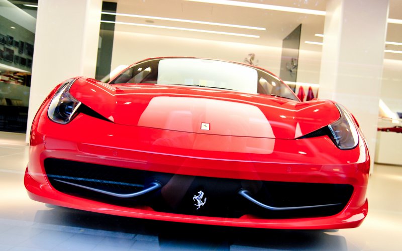 Ferrari 458 спереди