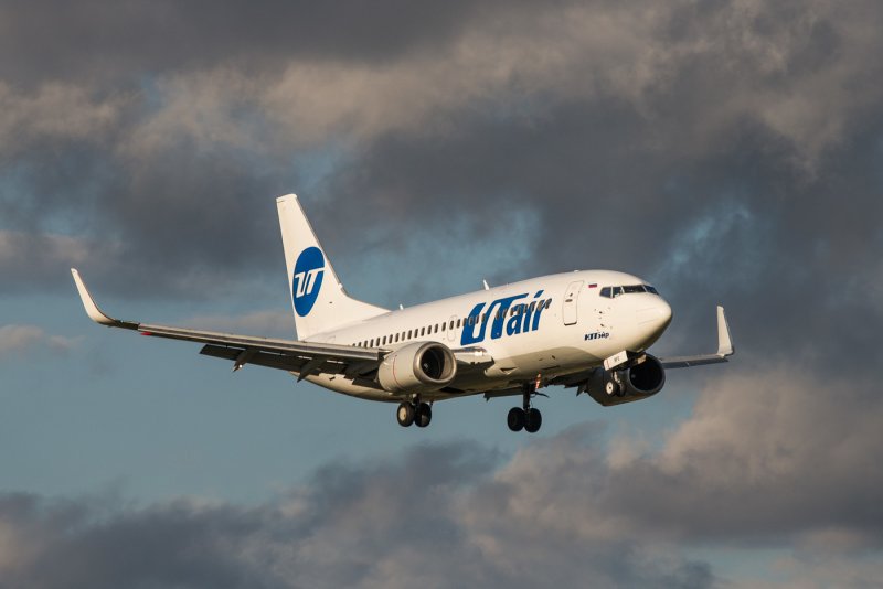 Самолет UTAIR Boeing 737