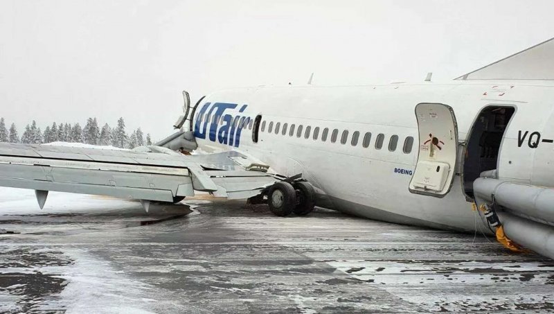 Самолет UTAIR Boeing 737