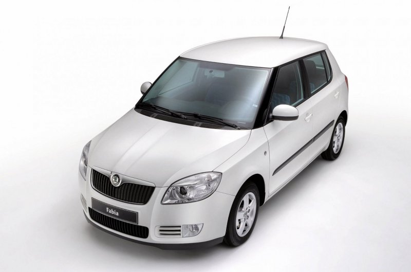 Шкода Фабия белая 2010