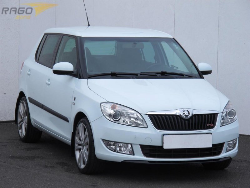 Шкода Фабия 2 белый хэтчбек