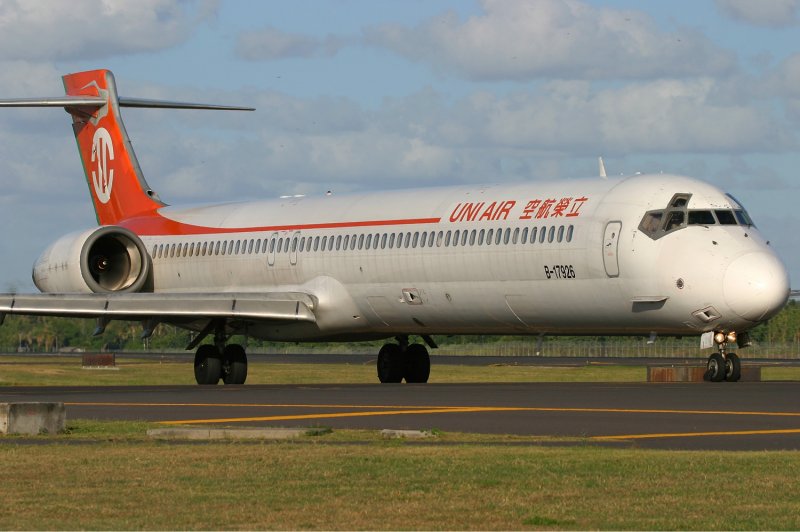 Макдоннелл Дуглас MD 90 Uni Air