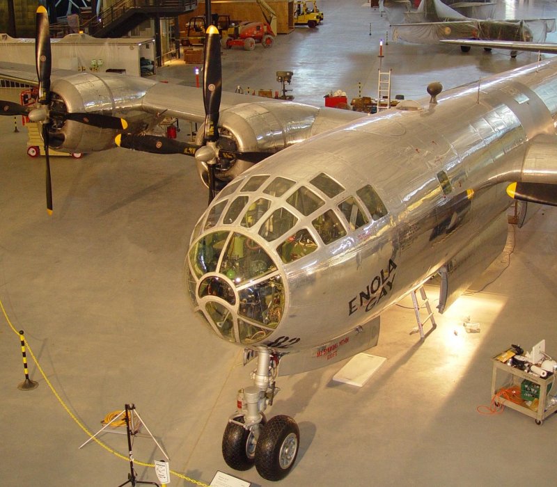 Бомбардировщик b-29 «Enola gay»