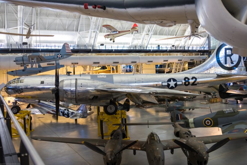 Бомбардировщик b-29 «Enola gay»